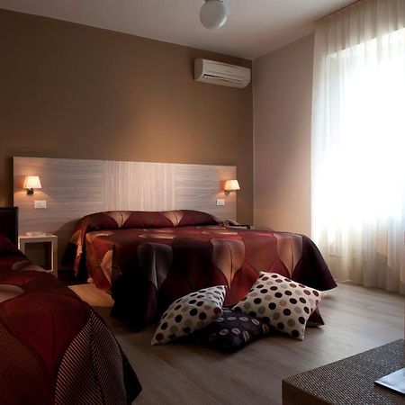 Albergo Valentina Пескьера-дель-Гарда Экстерьер фото