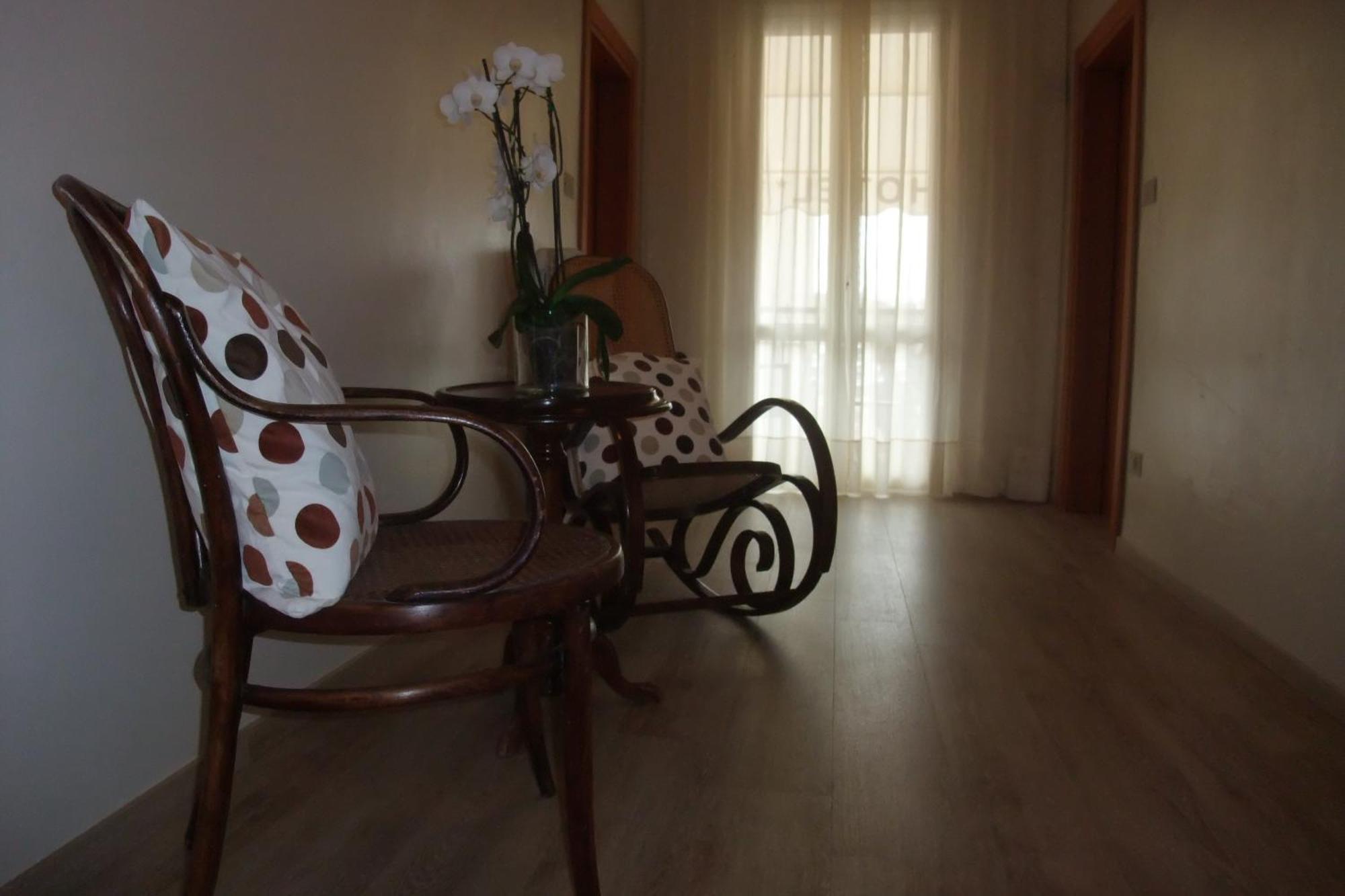 Albergo Valentina Пескьера-дель-Гарда Экстерьер фото