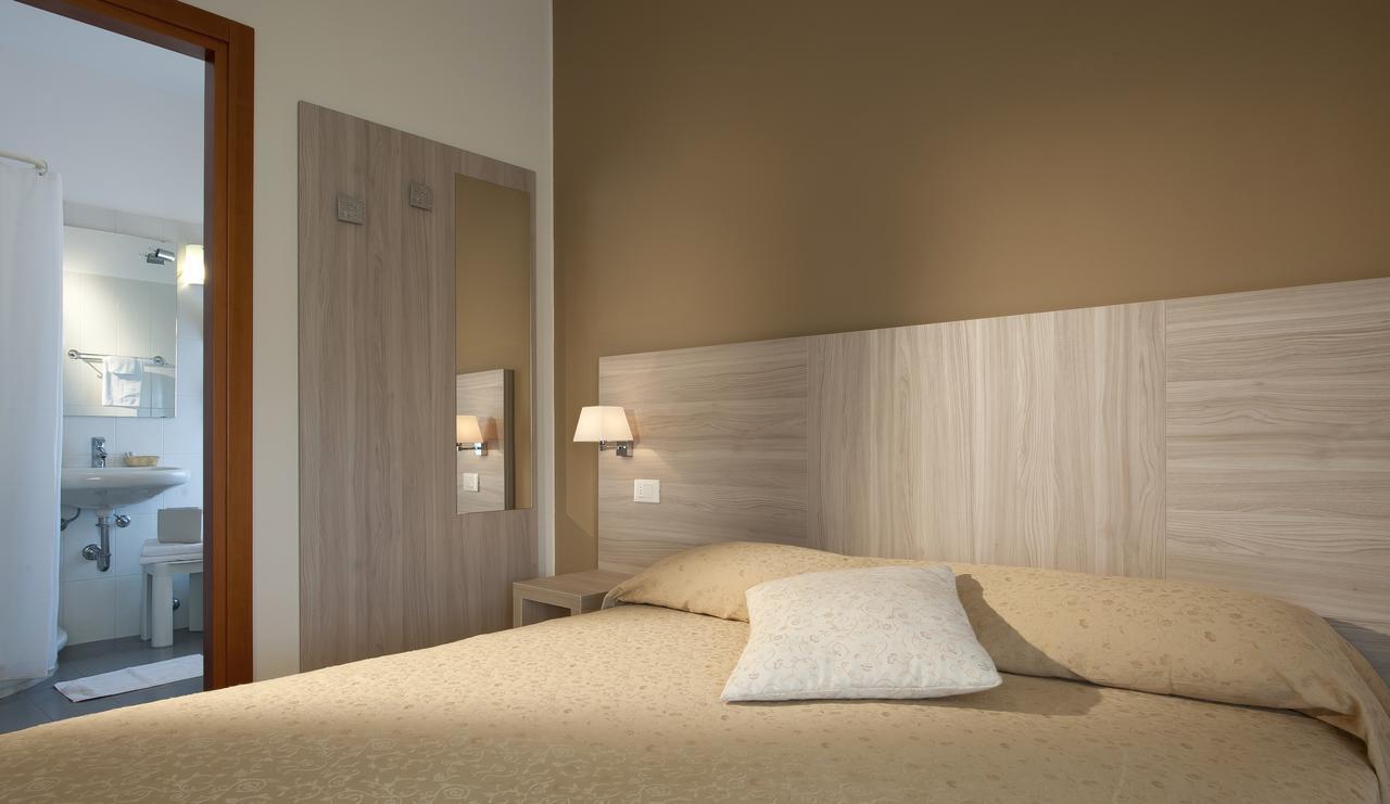 Albergo Valentina Пескьера-дель-Гарда Экстерьер фото