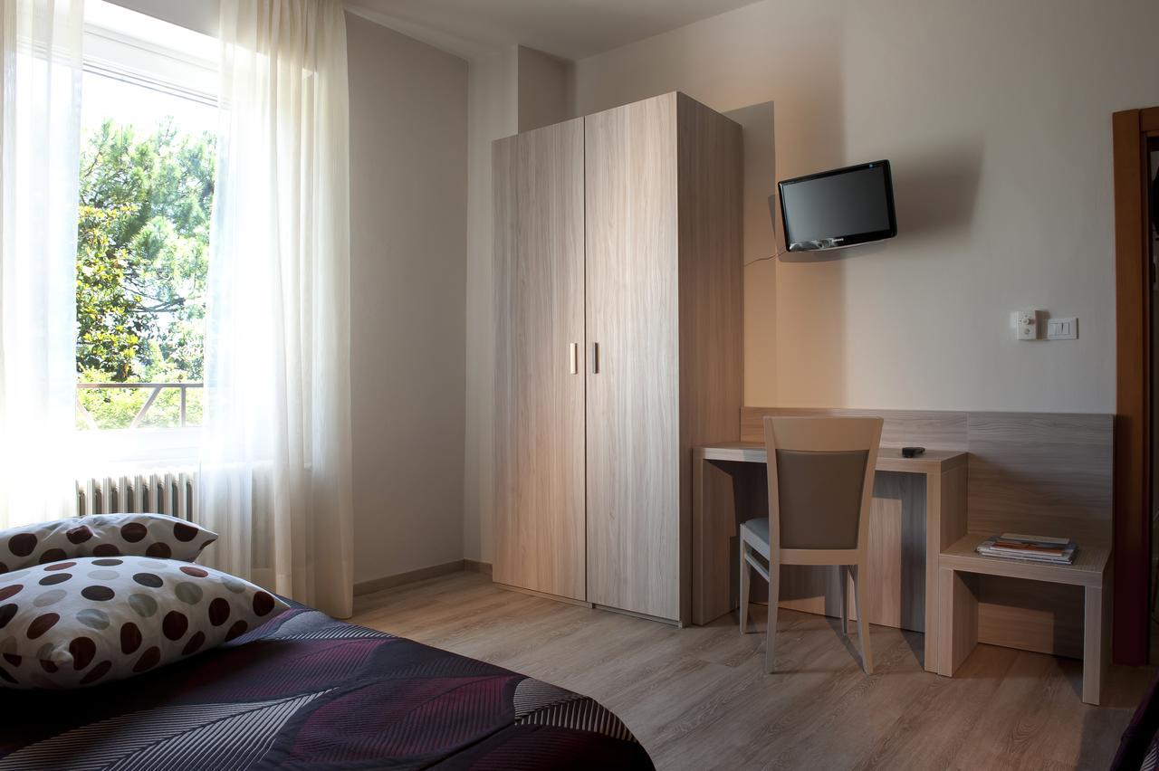 Albergo Valentina Пескьера-дель-Гарда Экстерьер фото